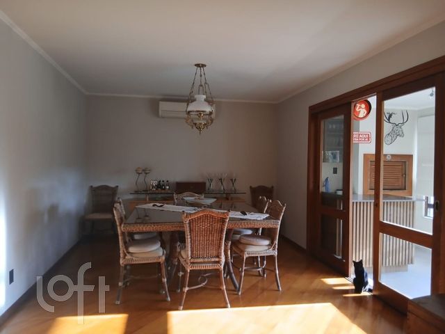 Apartamento com 191m², 3 dormitórios, 2 vagas, Petrópolis em Porto Alegre