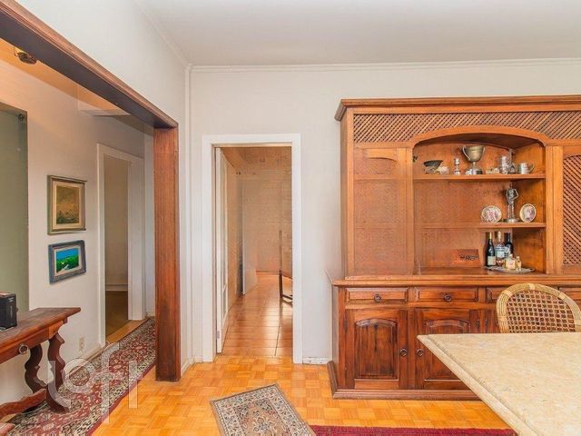 Apartamento com 136m², 3 dormitórios, 1 suíte, 1 vaga, Rio Branco em Porto Alegre