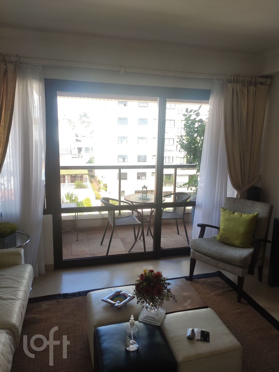 Apartamento à venda com 3 quartos, 200m² - Foto 2