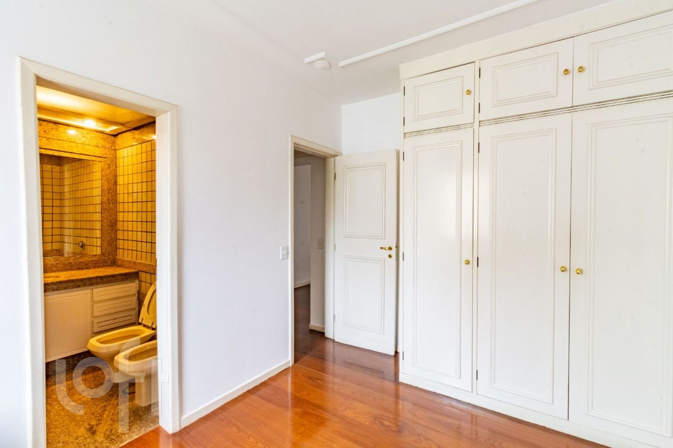 Apartamento à venda com 4 quartos, 238m² - Foto 17