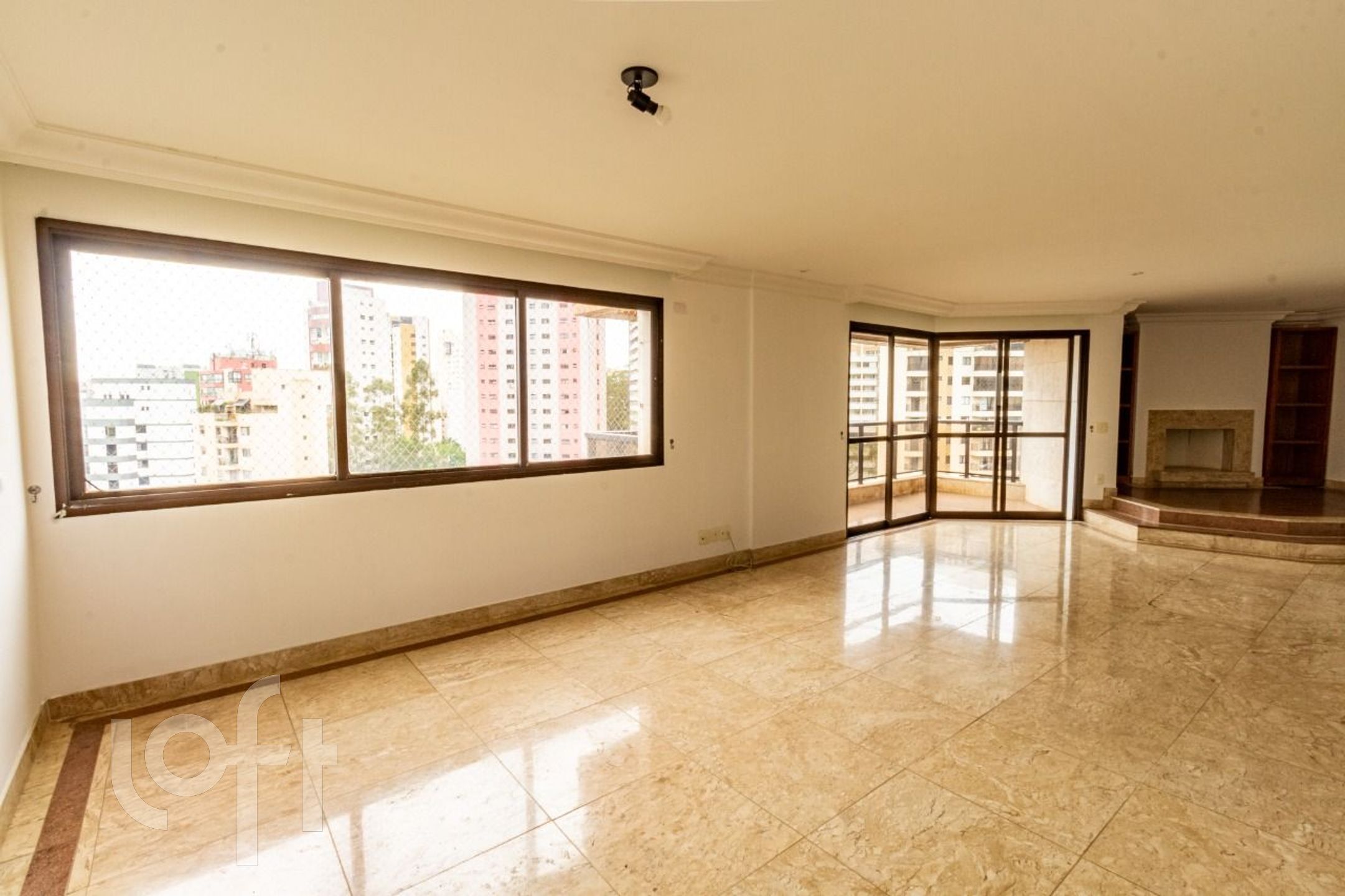 Apartamento à venda com 4 quartos, 238m² - Foto 2