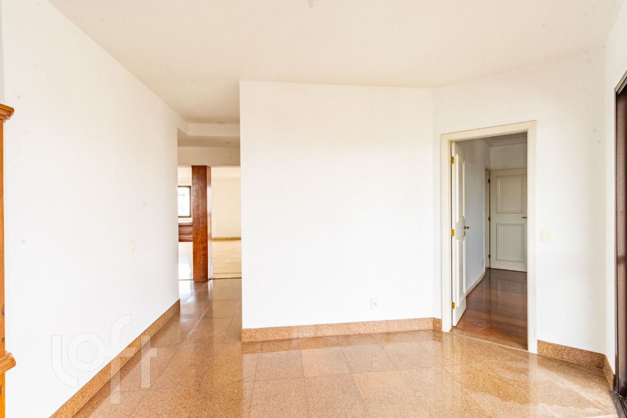 Apartamento à venda com 4 quartos, 238m² - Foto 5