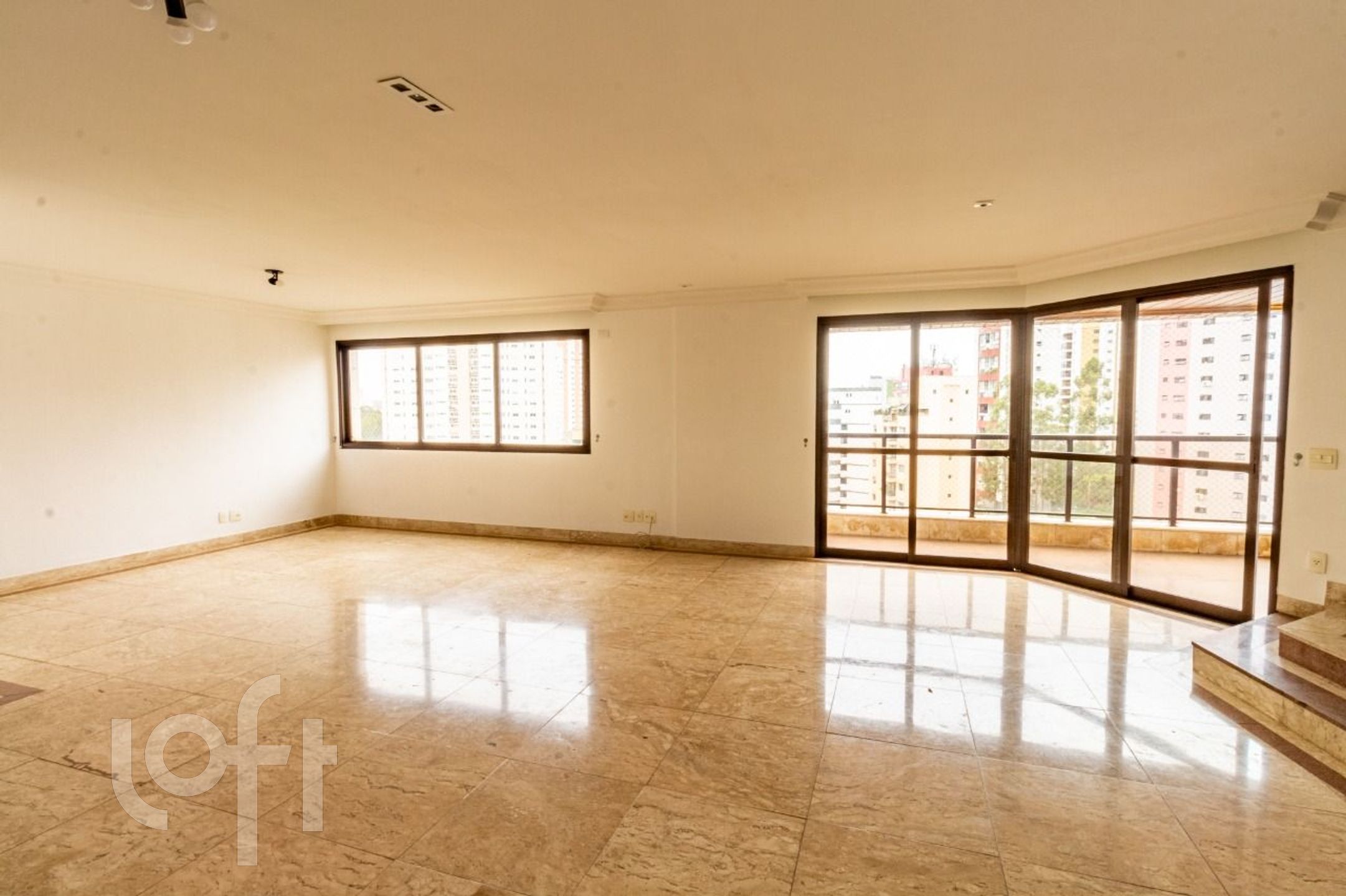 Apartamento à venda com 4 quartos, 238m² - Foto 1