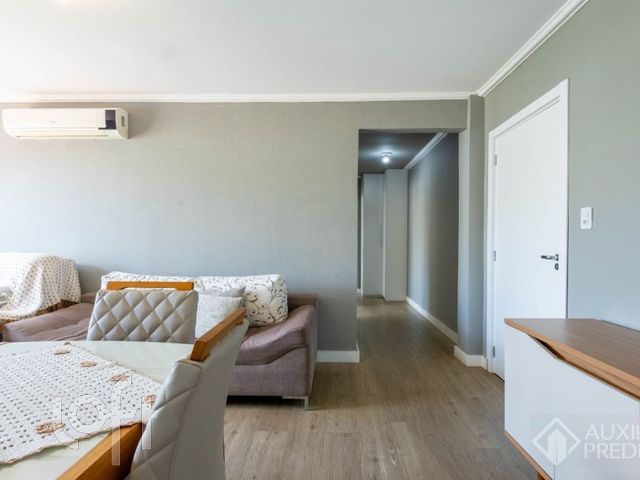 Apartamento com 76m², 2 dormitórios, 1 suíte, 1 vaga, Floresta em Porto Alegre