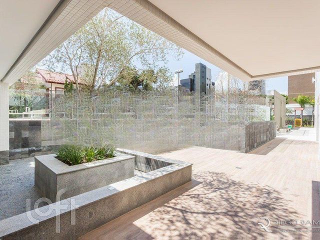 Apartamento com 304m², 4 dormitórios, 4 suítes, 5 vagas, Petrópolis em Porto Alegre