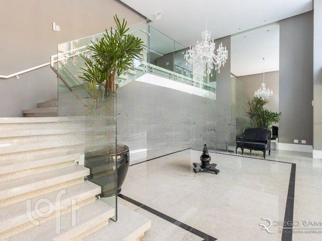 Apartamento com 304m², 4 dormitórios, 4 suítes, 5 vagas, Petrópolis em Porto Alegre