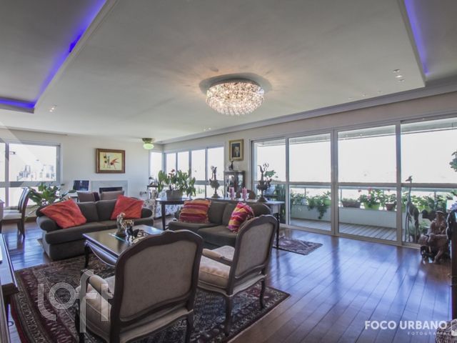 Apartamento com 178m², 3 dormitórios, 3 suítes, 4 vagas, Bela Vista em Porto Alegre