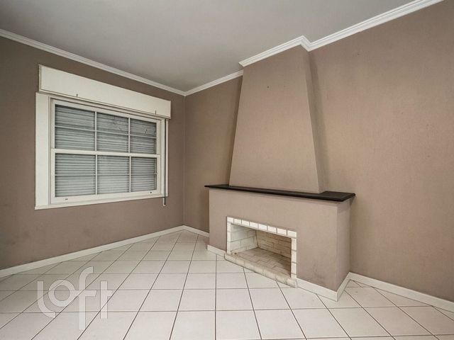 Casa com 250m², 4 dormitórios, 1 suíte, 6 vagas, Petrópolis em Porto Alegre