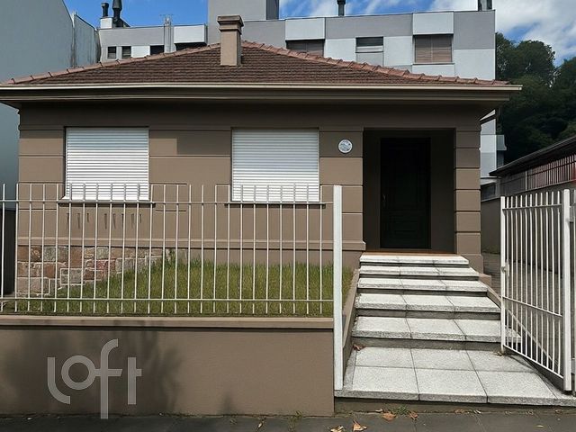 Casa com 250m², 4 dormitórios, 1 suíte, 6 vagas, Petrópolis em Porto Alegre