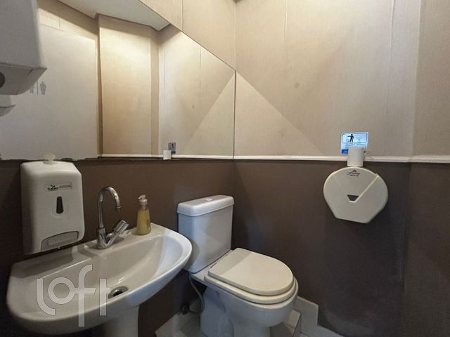 Casa com 250m², 4 dormitórios, 1 suíte, 6 vagas, Petrópolis em Porto Alegre