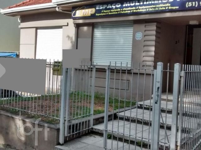 Casa com 250m², 1 dormitório, 6 vagas, Petrópolis em Porto Alegre