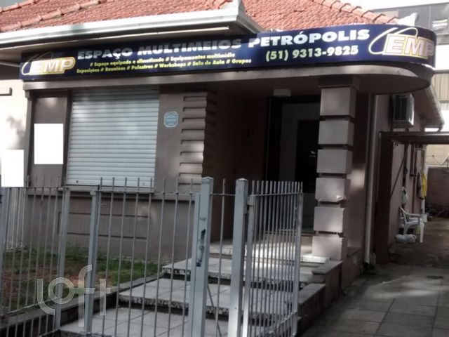 Casa com 250m², 1 dormitório, 6 vagas, Petrópolis em Porto Alegre