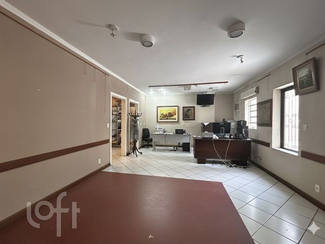 Casa com 250m², 4 dormitórios, 1 suíte, 6 vagas, Petrópolis em Porto Alegre