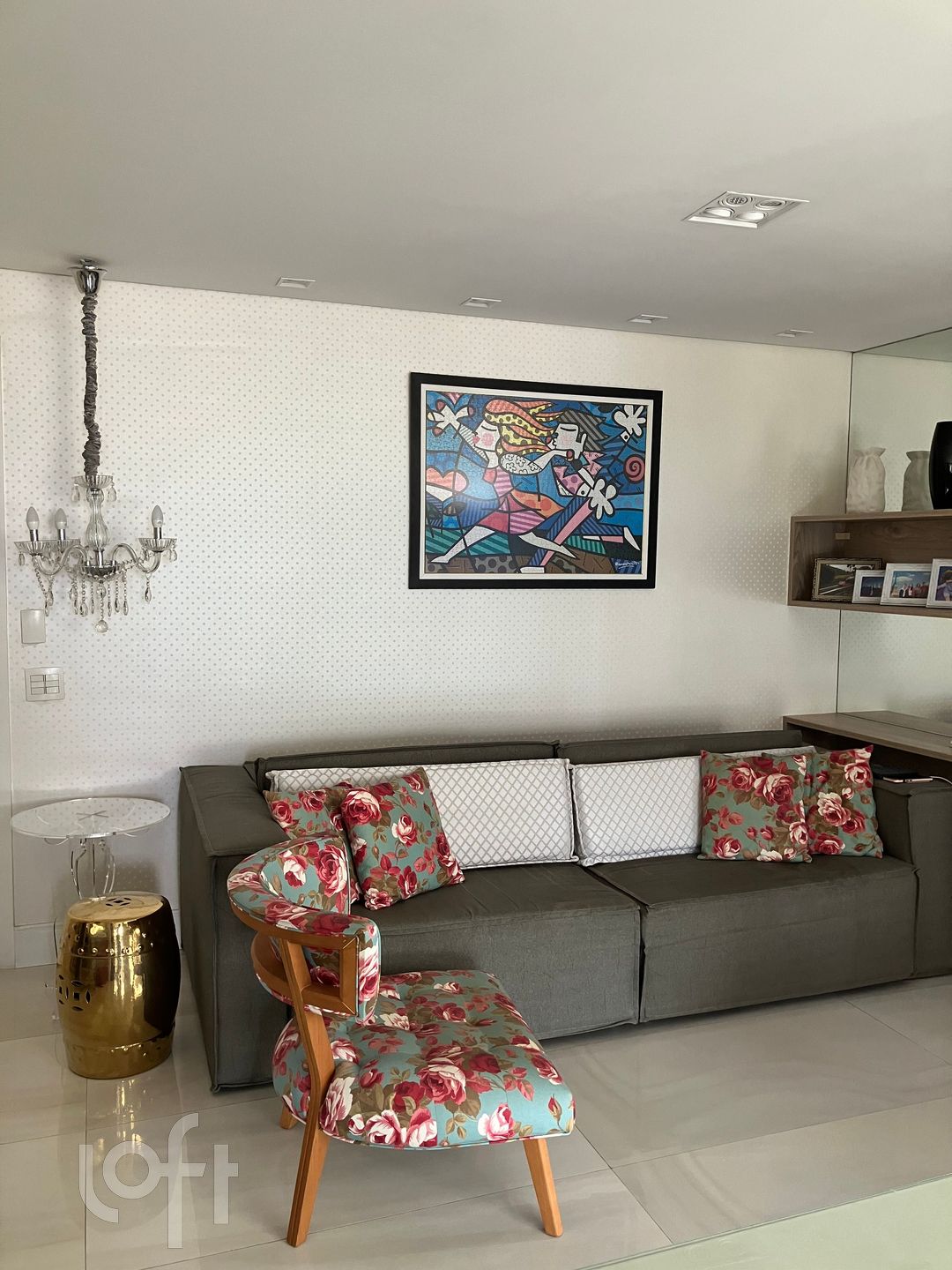 Apartamento à venda com 2 quartos, 70m² - Foto 2