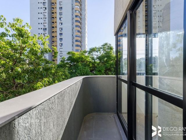 Apartamento com 110m², 2 dormitórios, 1 suíte, 2 vagas, Menino Deus em Porto Alegre