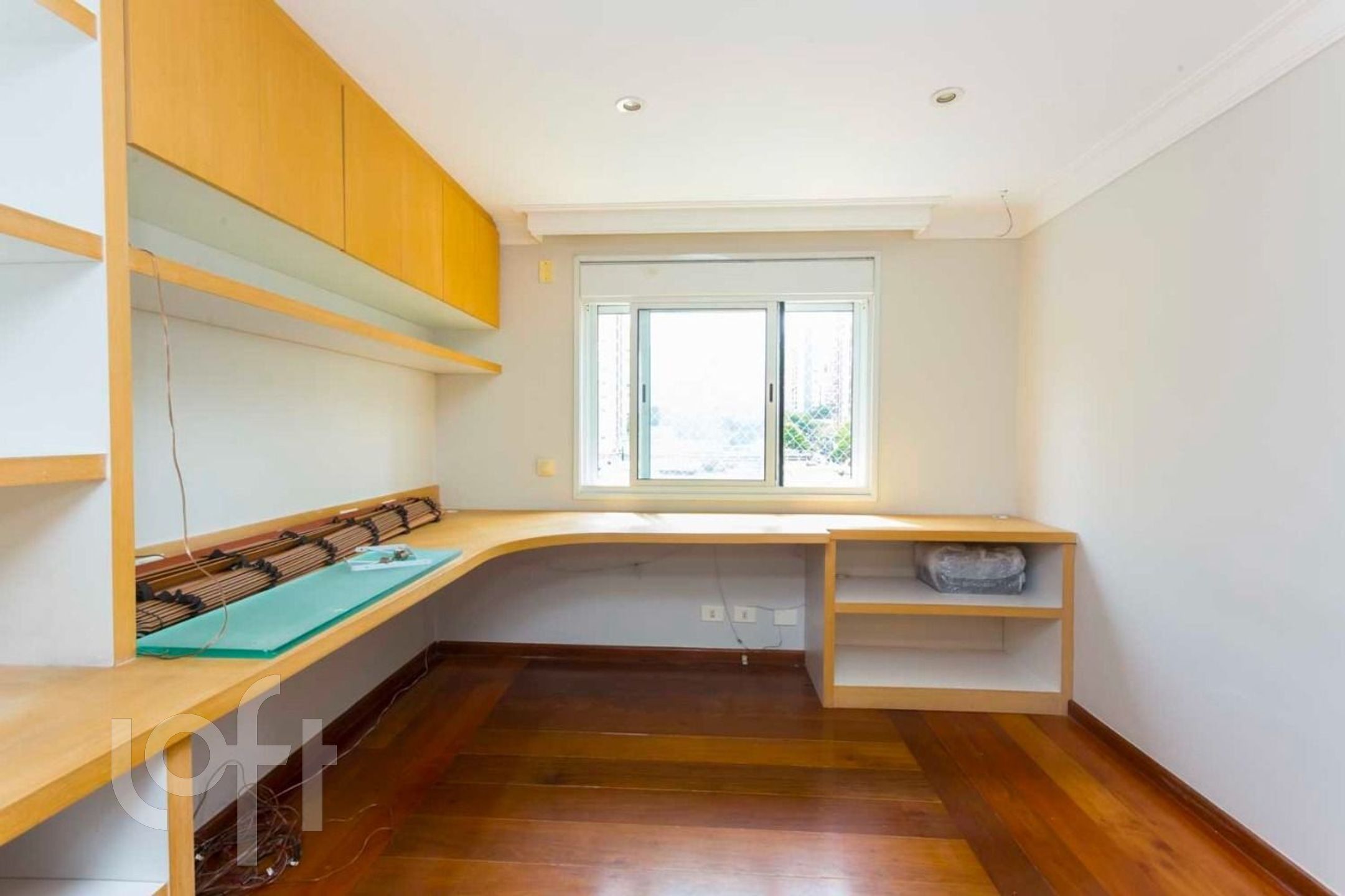 Apartamento à venda com 3 quartos, 200m² - Foto 1