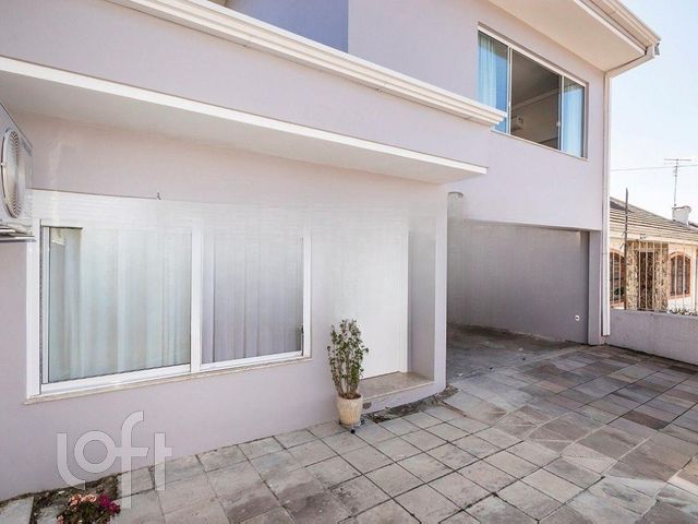 Casa com 440m², 4 dormitórios, 2 suítes, 4 vagas, Vila Ipiranga em Porto Alegre