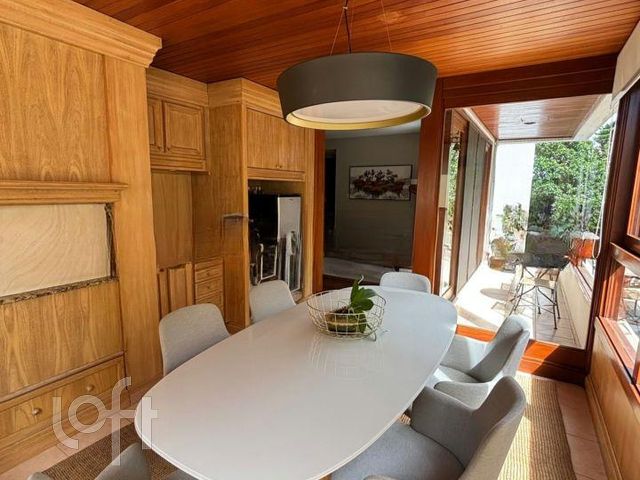 Apartamento com 123m², 3 dormitórios, 1 suíte, 1 vaga, Petrópolis em Porto Alegre