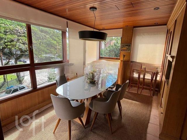 Apartamento com 123m², 3 dormitórios, 1 suíte, 1 vaga, Petrópolis em Porto Alegre