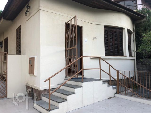 Casa com 117m², 2 dormitórios, 1 suíte, 1 vaga, Higienópolis em Porto Alegre