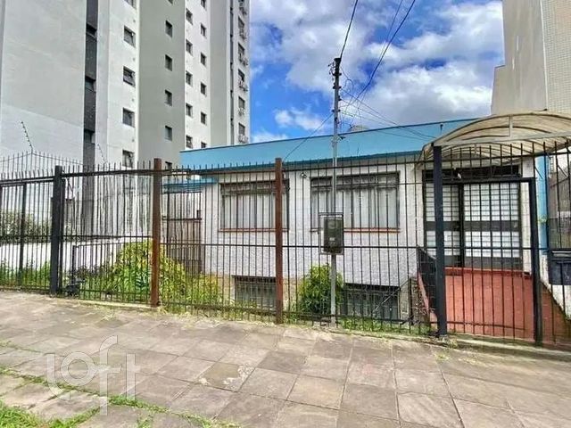 Casa com 400m², 1 dormitório, 1 suíte, 3 vagas, Petrópolis em Porto Alegre
