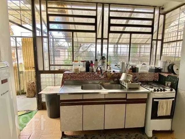 Casa com 400m², 1 dormitório, 1 suíte, 3 vagas, Petrópolis em Porto Alegre