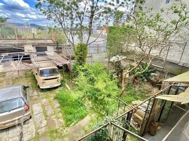 Casa com 400m², 1 dormitório, 1 suíte, 3 vagas, Petrópolis em Porto Alegre