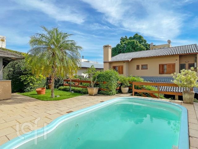 Casa com 313m², 4 dormitórios, 1 suíte, 2 vagas, Chácara das Pedras em Porto Alegre