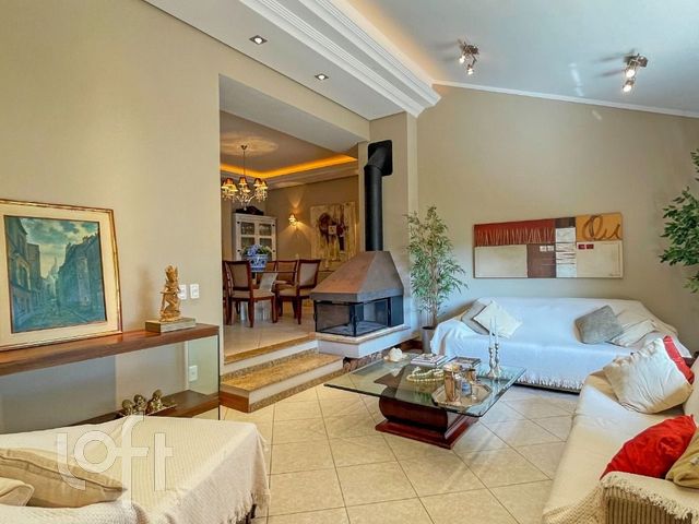 Casa com 313m², 4 dormitórios, 1 suíte, 2 vagas, Chácara das Pedras em Porto Alegre