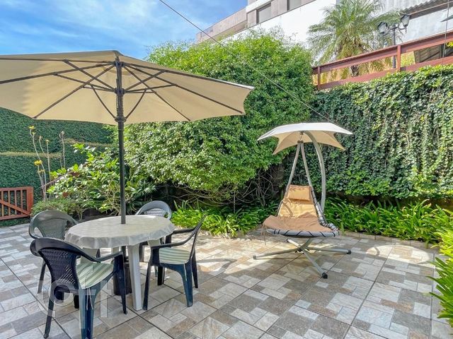 Casa com 313m², 4 dormitórios, 1 suíte, 2 vagas, Chácara das Pedras em Porto Alegre