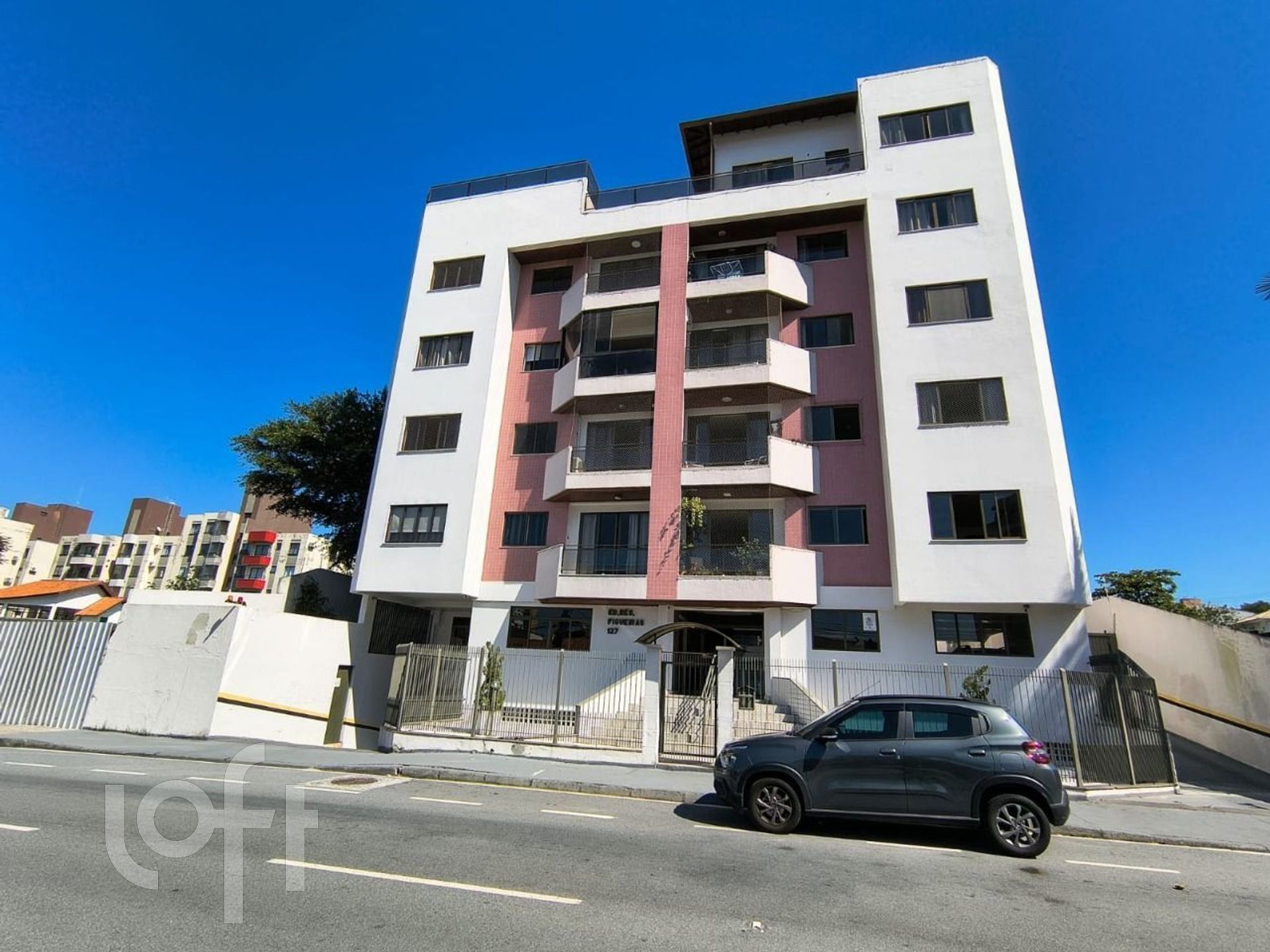 Excelente Apartamento 3 dorm, suíte, dependência com wc, 1 vaga em Capoeiras, Florianópolis
