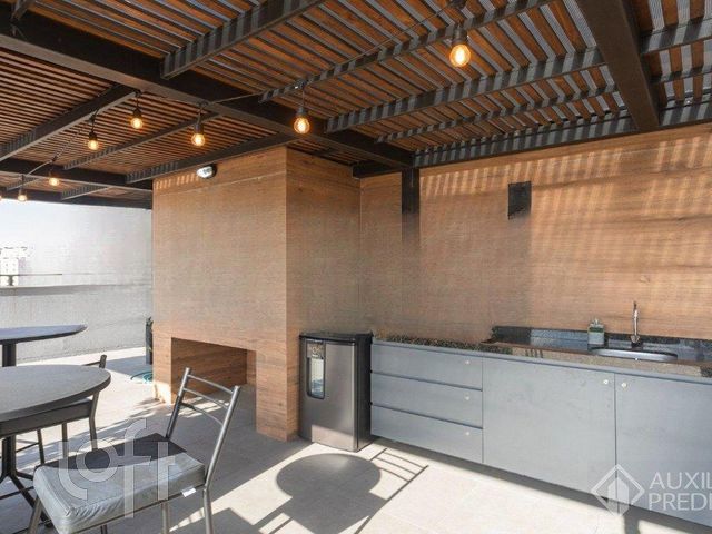 Apartamento com 56m², 2 dormitórios, 1 suíte, 1 vaga, Petrópolis em Porto Alegre