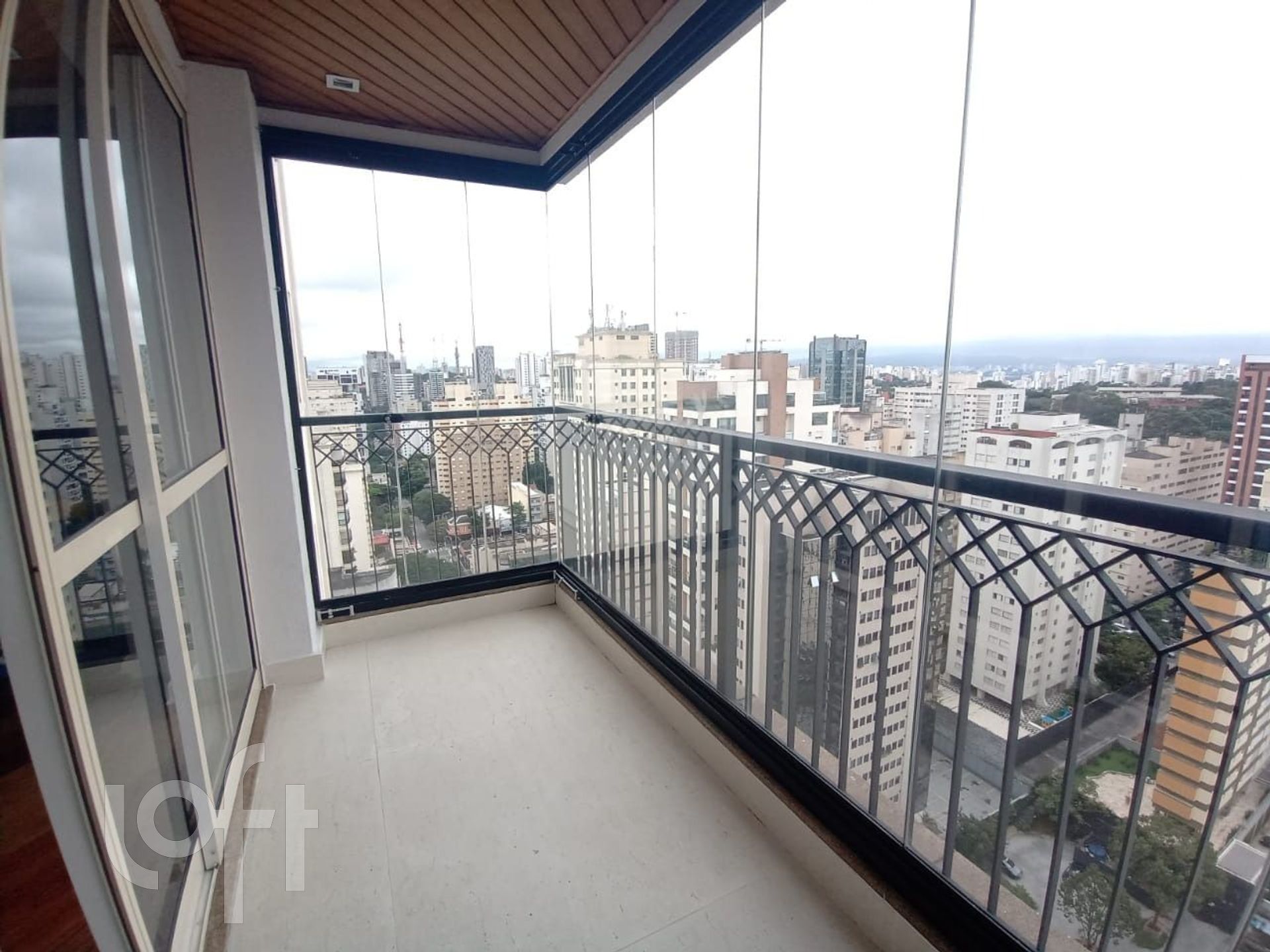 Apartamento à venda com 3 quartos, 160m² - Foto 1