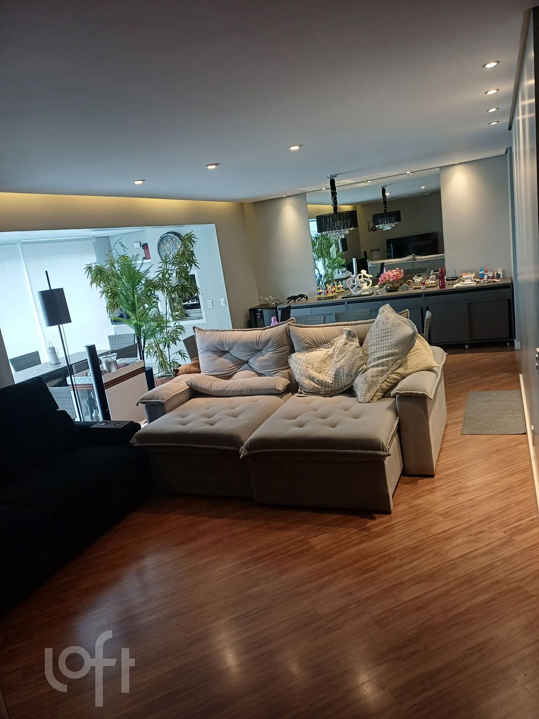 Apartamento à venda com 3 quartos, 142m² - Foto 2