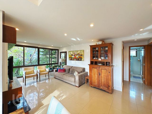 Apartamento com 87m², 2 dormitórios, 1 suíte, 2 vagas, Rio Branco em Porto Alegre