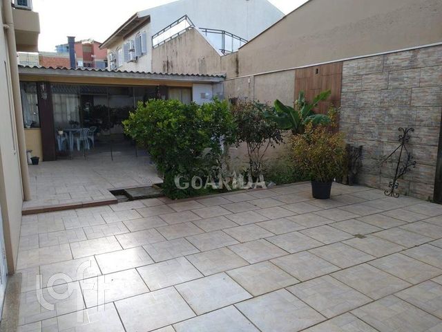 Casa com 250m², 3 dormitórios, Vila Ipiranga em Porto Alegre