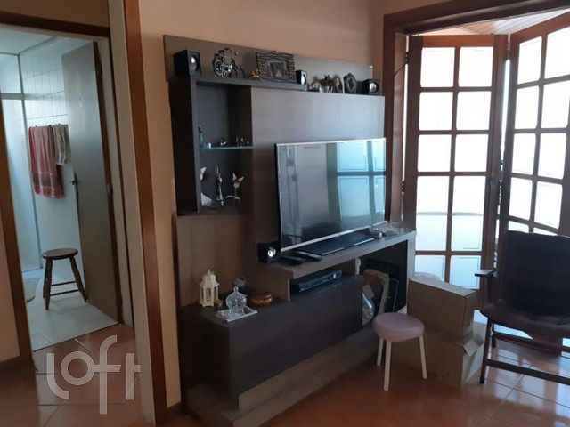 Apartamento com 86m², 2 dormitórios, 1 suíte, 2 vagas, Independência em Porto Alegre