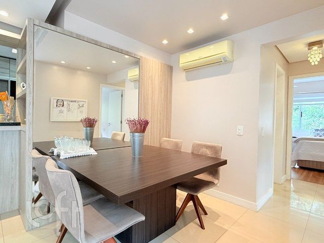 Apartamento com 85m², 3 dormitórios, 1 suíte, 1 vaga, Petrópolis em Porto Alegre