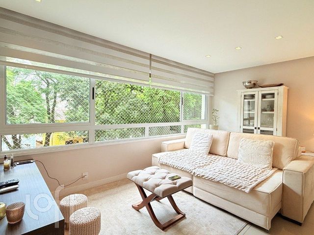 Apartamento com 85m², 3 dormitórios, 1 suíte, 1 vaga, Petrópolis em Porto Alegre