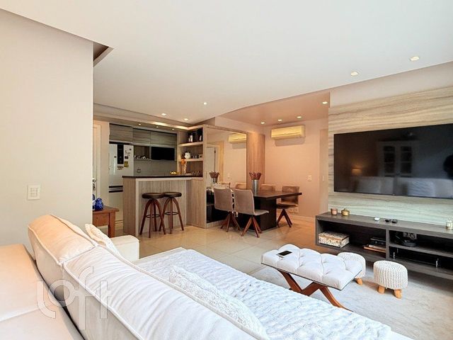 Apartamento com 85m², 3 dormitórios, 1 suíte, 1 vaga, Petrópolis em Porto Alegre