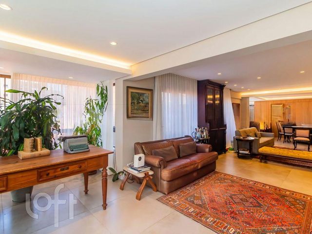 Apartamento com 199m², 4 dormitórios, 1 suíte, 2 vagas, Bela Vista em Porto Alegre