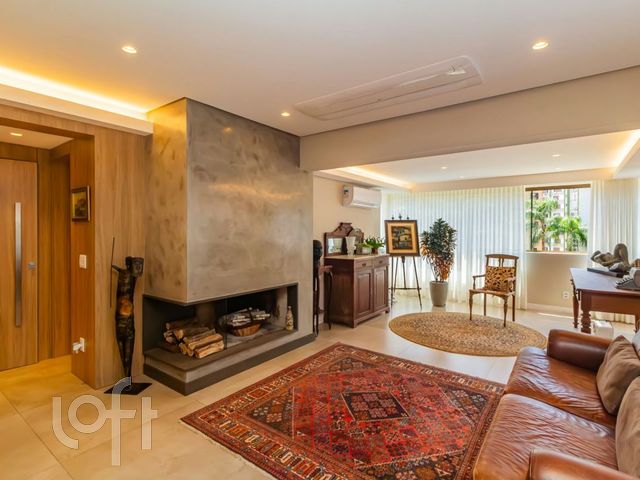 Apartamento com 199m², 4 dormitórios, 1 suíte, 2 vagas, Bela Vista em Porto Alegre