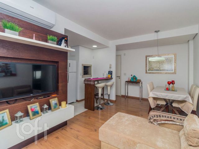 Apartamento com 76m², 2 dormitórios, 1 suíte, 2 vagas, Petrópolis em Porto Alegre