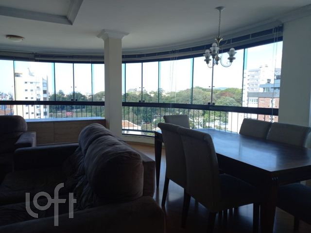 Apartamento com 121m², 3 dormitórios, 1 suíte, 2 vagas, Higienópolis em Porto Alegre