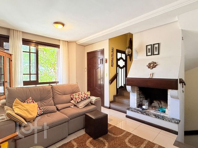 Casa com 248m², 3 dormitórios, 2 vagas, Vila Ipiranga em Porto Alegre