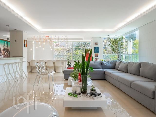 Apartamento com 330m², 4 dormitórios, 4 suítes, 4 vagas, Rio Branco em Porto Alegre