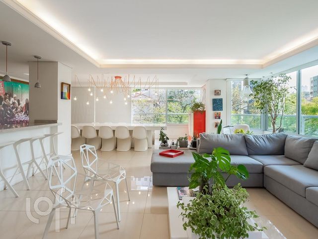 Apartamento com 330m², 4 dormitórios, 4 suítes, 4 vagas, Rio Branco em Porto Alegre