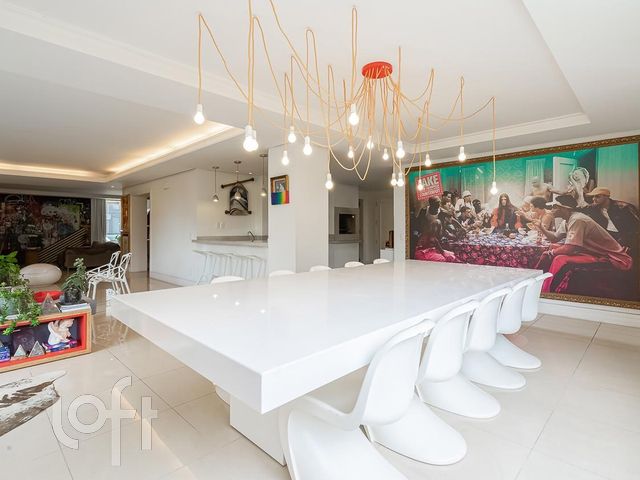 Apartamento com 330m², 4 dormitórios, 4 suítes, 4 vagas, Rio Branco em Porto Alegre