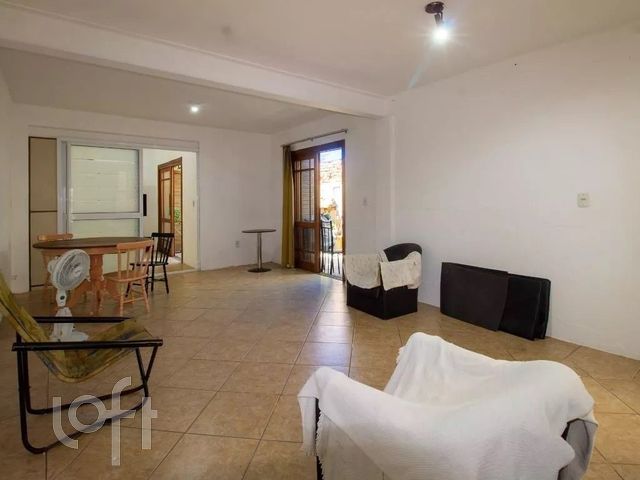 Casa com 158m², 4 dormitórios, 1 suíte, 1 vaga, Santana em Porto Alegre