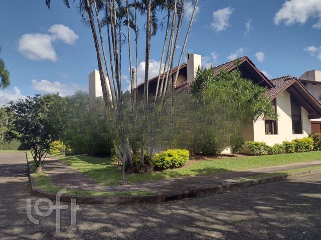 Casa em Condomínio com 343m², 4 dormitórios, 4 suítes, 2 vagas, Jardim Botânico em Porto Alegre